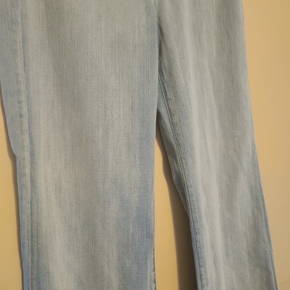 J. Brand | Women's Light Wash High Rise Wide Leg Malik Jeans (Size 32) - Picture 8 of 15